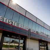 Pardubické letiště čeká oprava ploch. Cestující se dočasně projedou autobusem